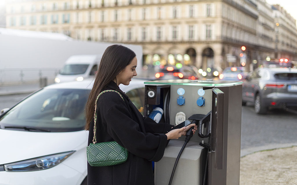 How to use ev charging stations?